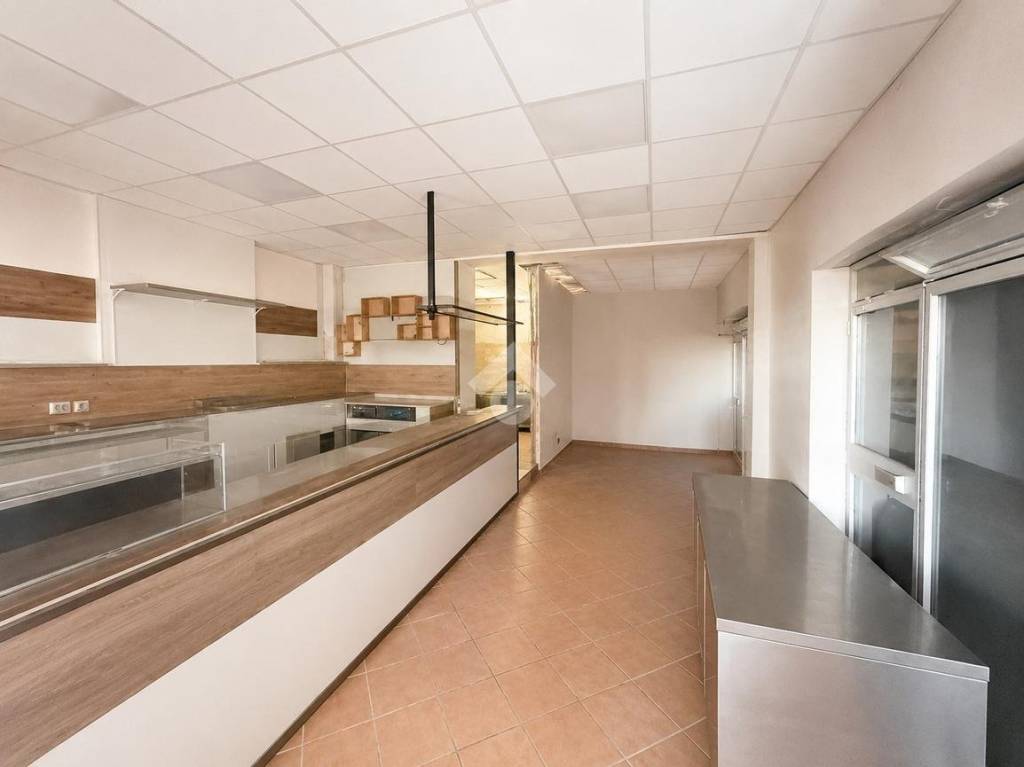 negozio in affitto a San Colombano al Lambro in zona Campagna