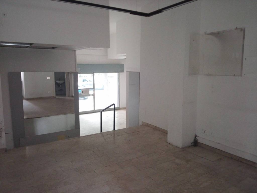 negozio in affitto a San Donato Milanese