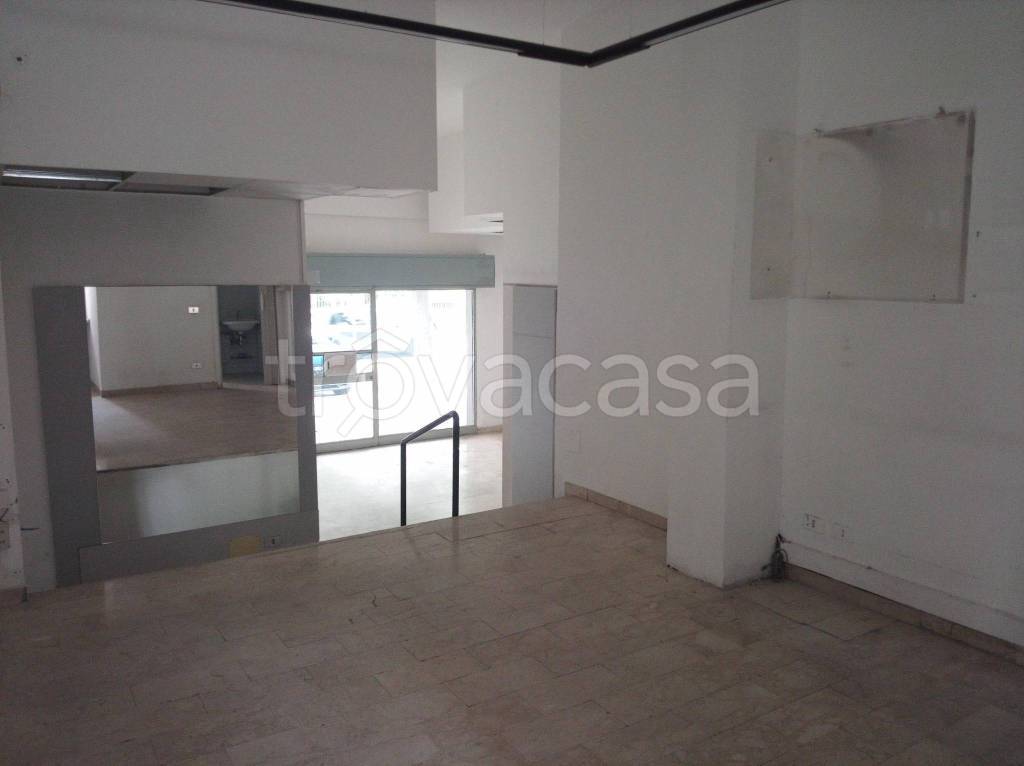 negozio in affitto a San Donato Milanese