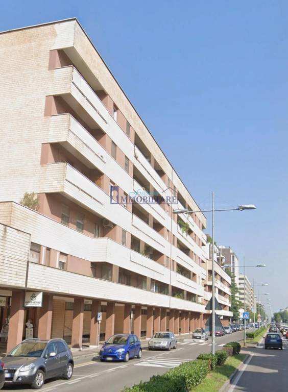 locale commerciale in affitto a San Donato Milanese