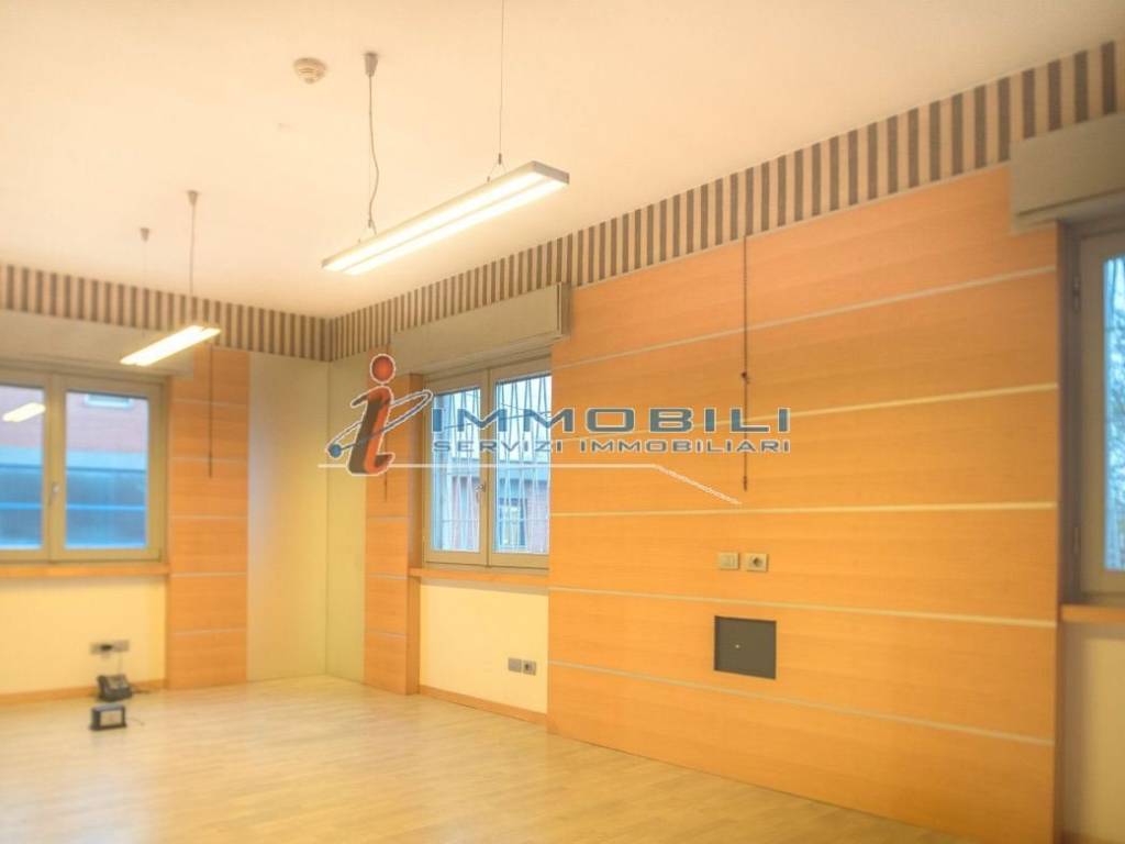 locale commerciale in affitto a San Giuliano Milanese in zona Sesto Ulteriano