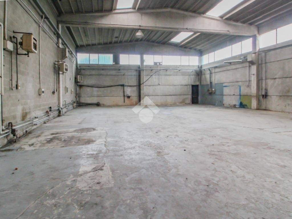 locale commerciale in affitto a San Giuliano Milanese in zona Zivido