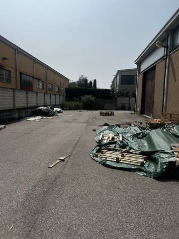 locale commerciale in affitto a San Giuliano Milanese in zona Civesio