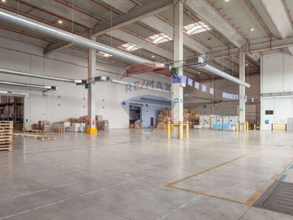 locale commerciale in affitto a San Giuliano Milanese