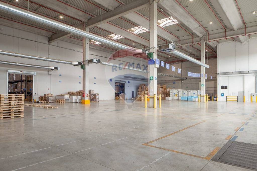 locale commerciale in affitto a San Giuliano Milanese