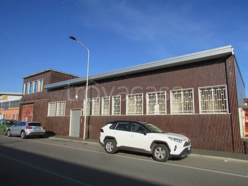 locale commerciale in affitto a San Giuliano Milanese in zona Zivido