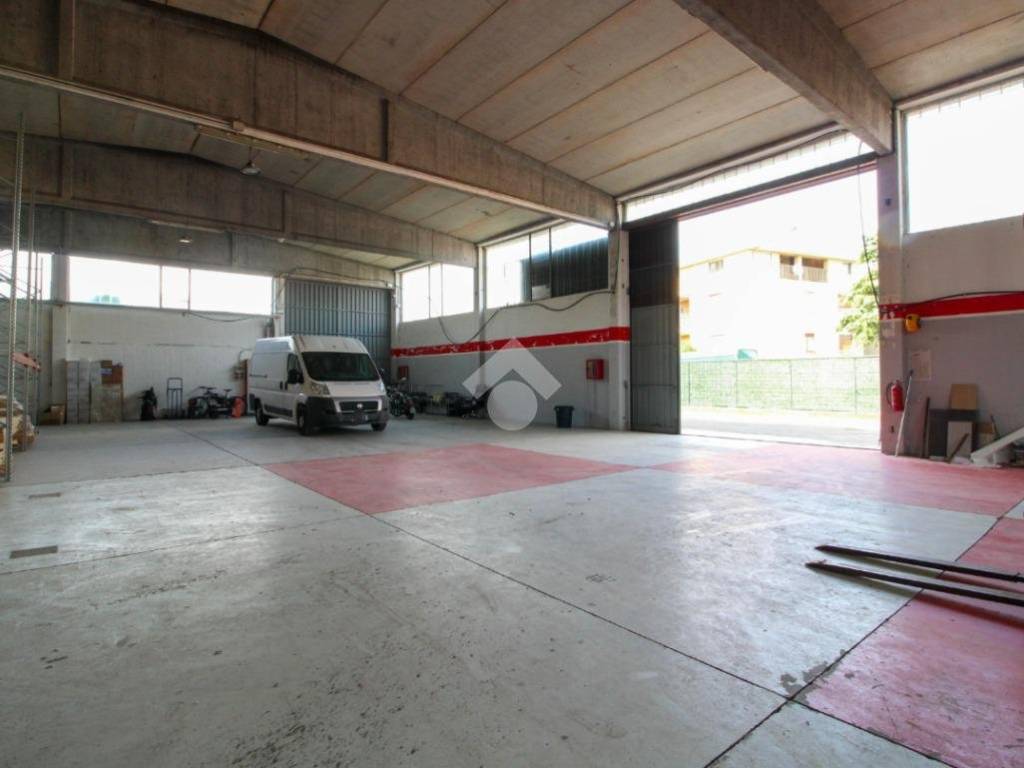 locale commerciale in affitto a San Giuliano Milanese in zona Zivido