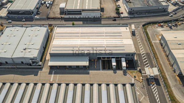 locale di sgombero in affitto a San Giuliano Milanese