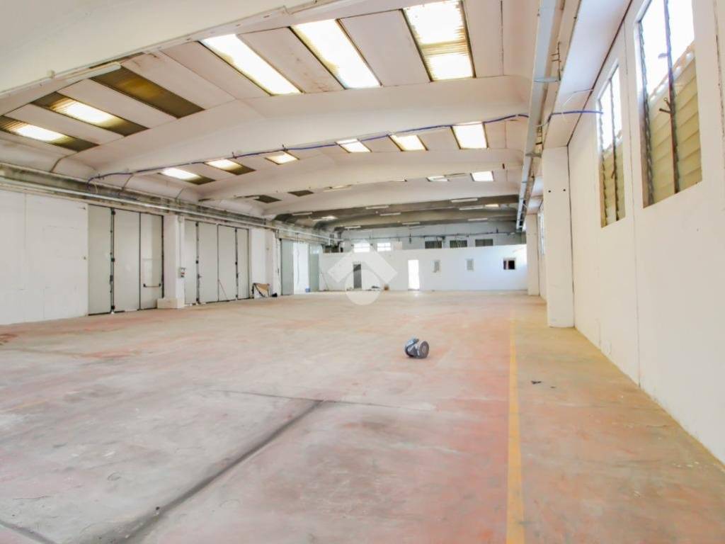 locale commerciale in affitto a San Giuliano Milanese in zona Sesto Ulteriano