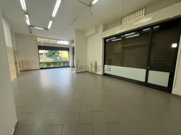 locale commerciale in affitto a San Giuliano Milanese