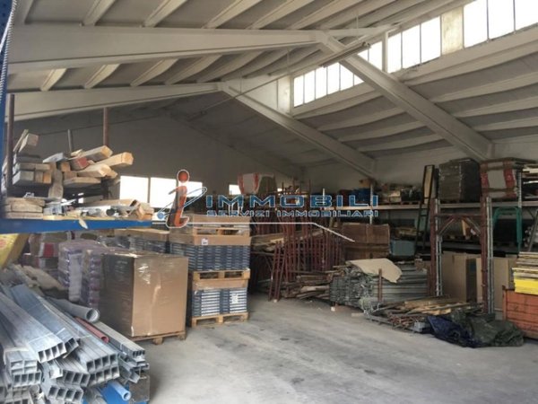 locale di sgombero in affitto a San Giuliano Milanese