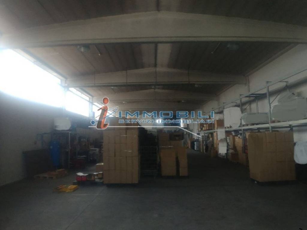 locale commerciale in affitto a San Giuliano Milanese in zona Sesto Ulteriano