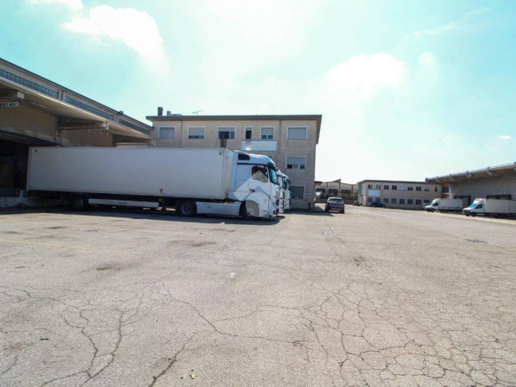 capannone in affitto a San Giuliano Milanese in zona Sesto Ulteriano