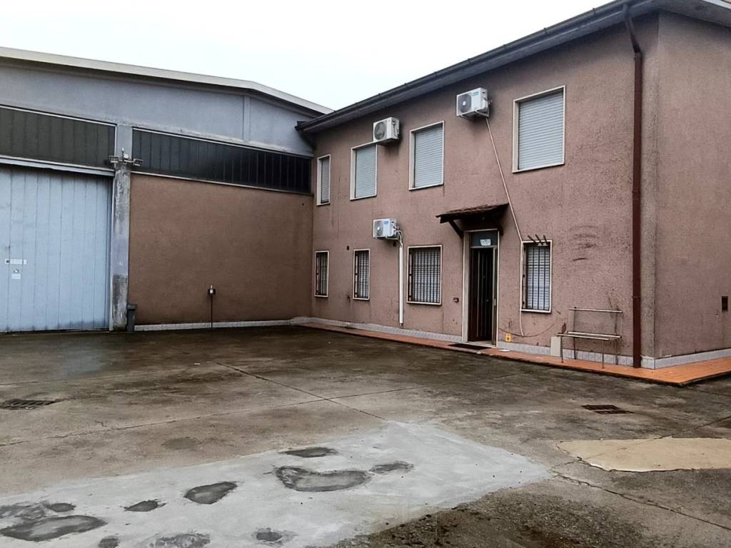 locale commerciale in affitto a San Giuliano Milanese in zona Zivido