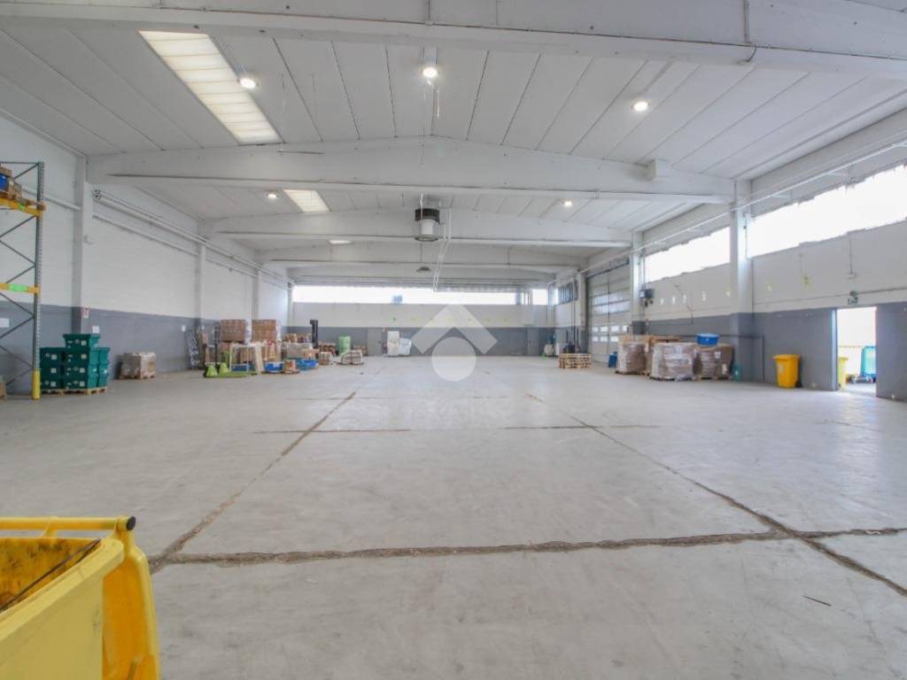 locale di sgombero in affitto a San Giuliano Milanese in zona Sesto Ulteriano