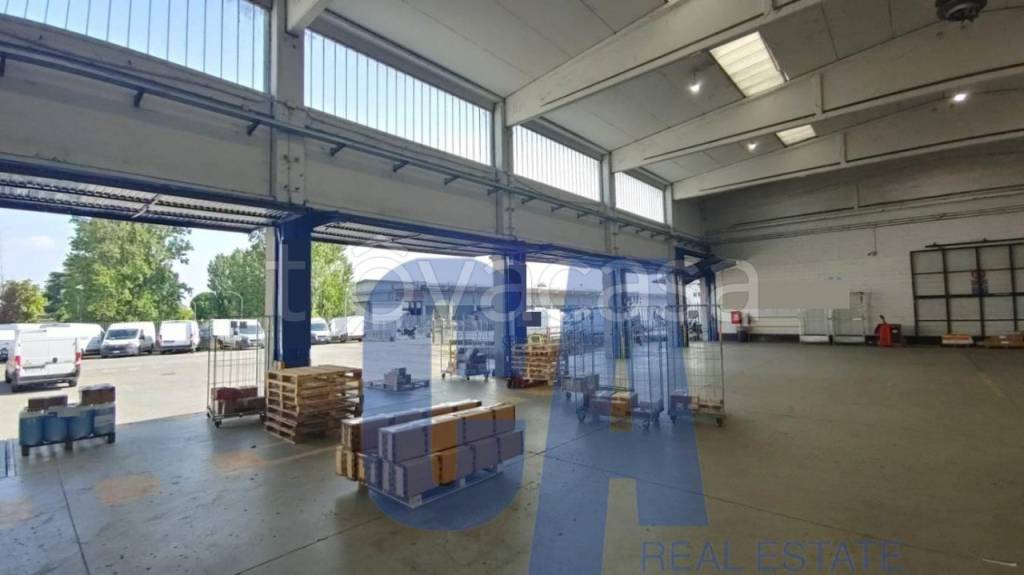 locale commerciale in affitto a San Giuliano Milanese in zona Sesto Ulteriano