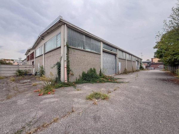 locale commerciale in affitto a San Giuliano Milanese in zona Sesto Ulteriano