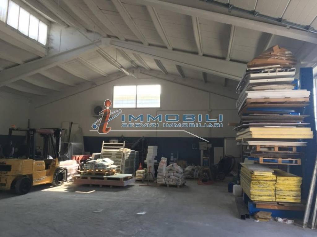 locale commerciale in affitto a San Giuliano Milanese in zona Viboldone