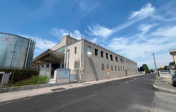 locale commerciale in affitto a San Giuliano Milanese in zona Sesto Ulteriano