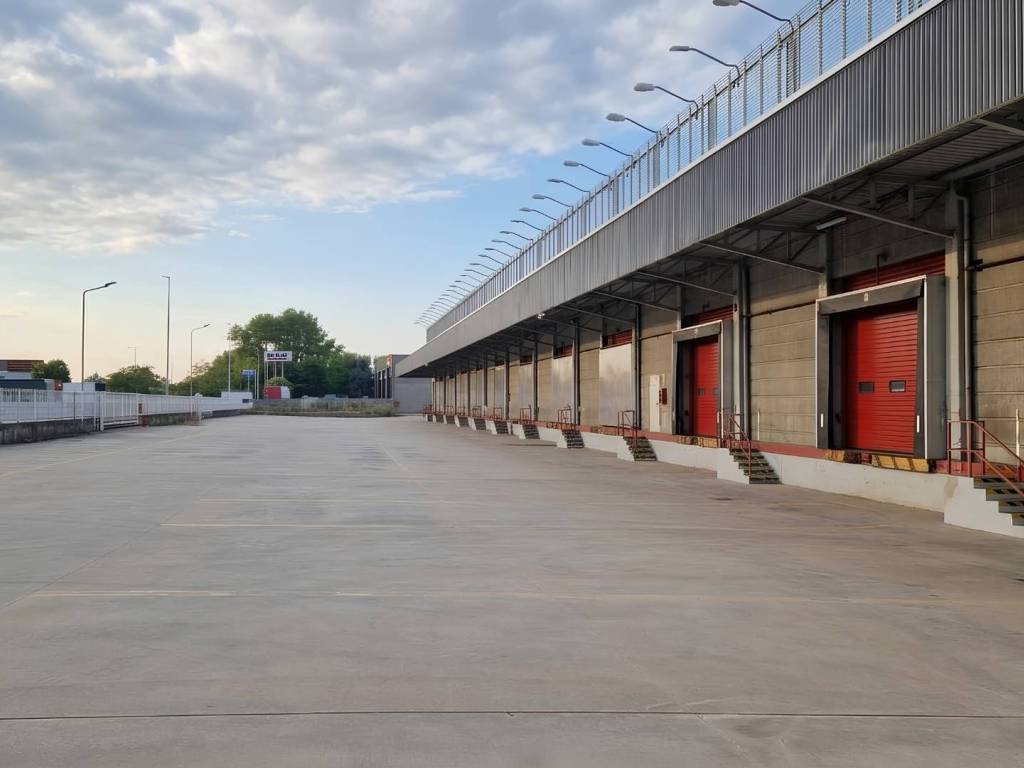 locale commerciale in affitto a San Giuliano Milanese in zona Sesto Ulteriano