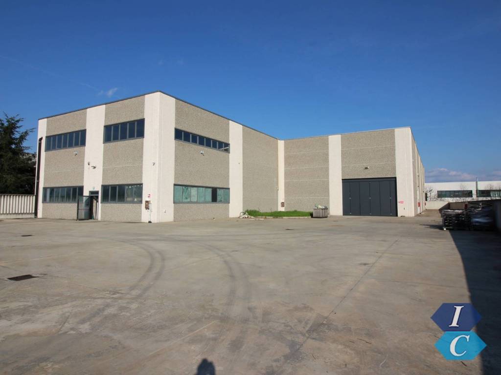locale commerciale in affitto a Santo Stefano Ticino