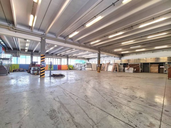 locale commerciale in affitto a San Vittore Olona