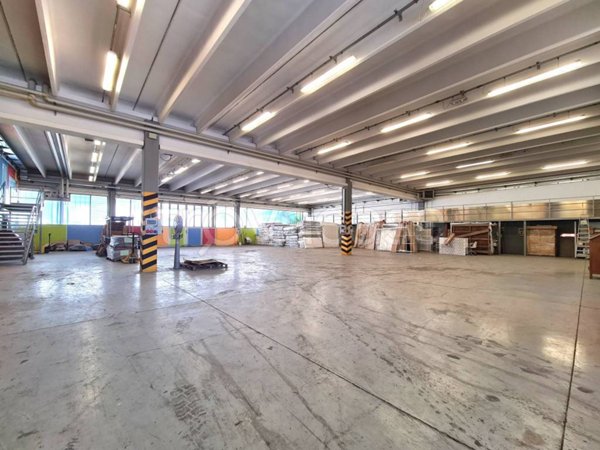 locale commerciale in affitto a San Vittore Olona