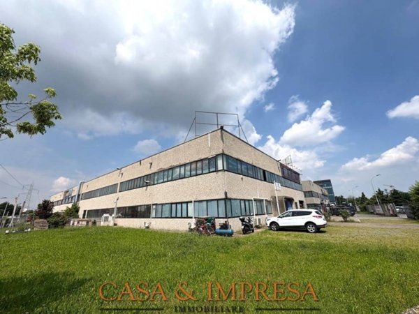 locale commerciale in affitto a Segrate