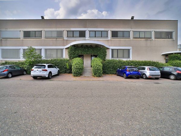 locale commerciale in affitto a Segrate