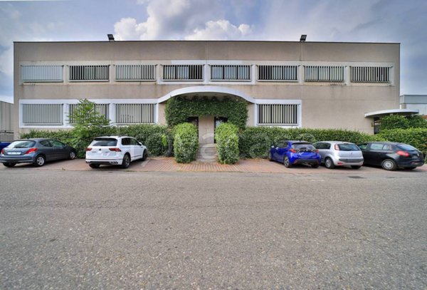 locale commerciale in affitto a Segrate