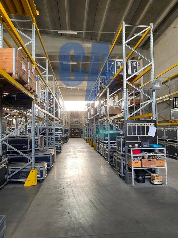 locale commerciale in affitto a Segrate