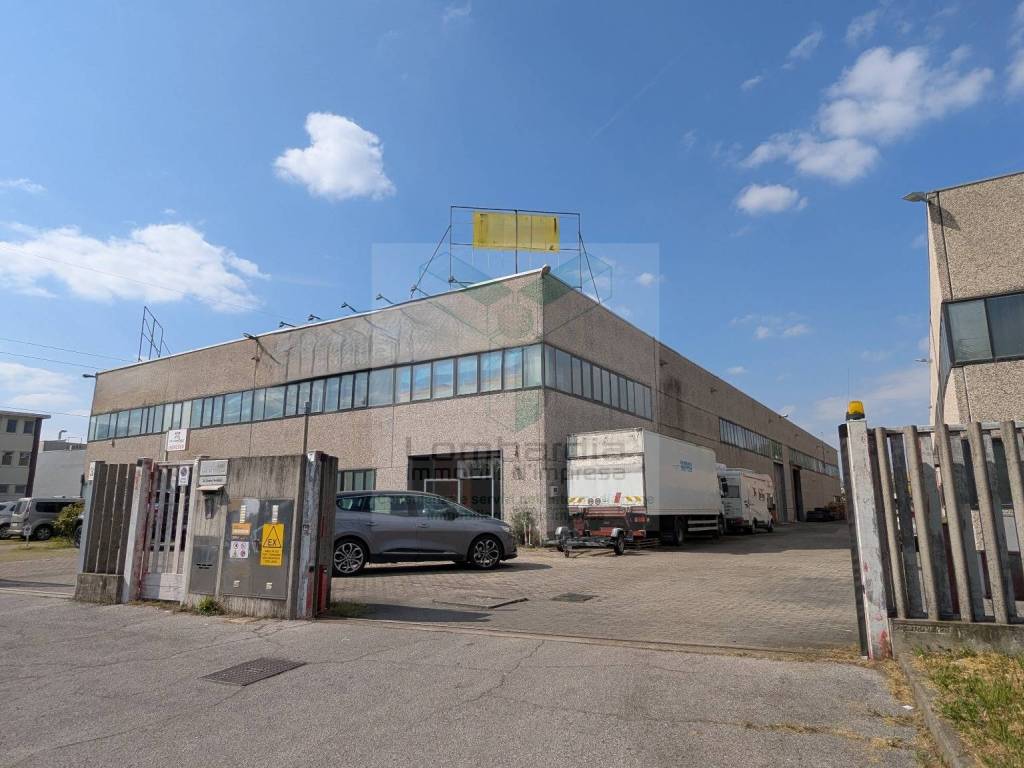 locale commerciale in affitto a Segrate