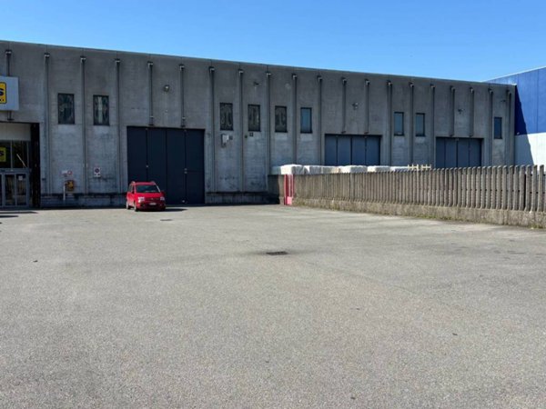 locale commerciale in affitto a Segrate