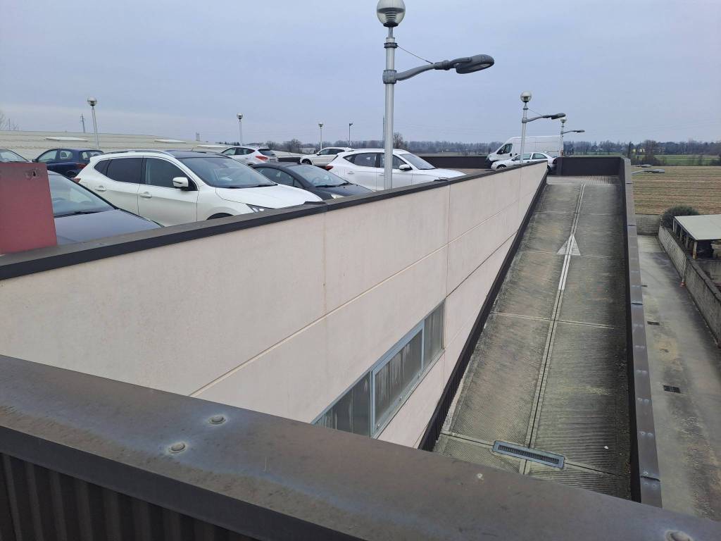 locale commerciale in affitto a Segrate