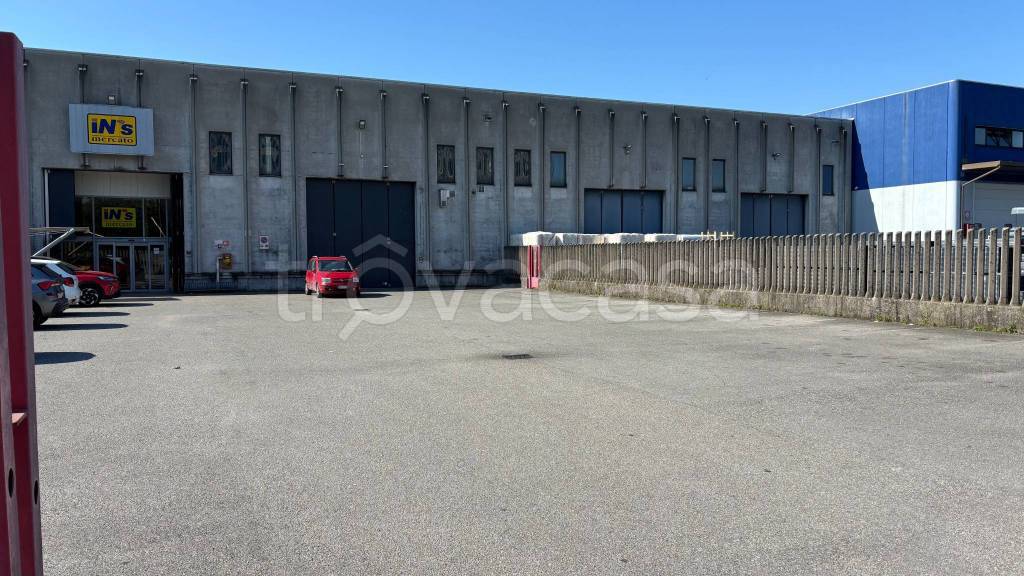 locale commerciale in affitto a Segrate