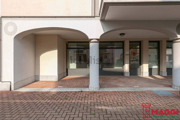 negozio in affitto a Segrate in zona Rovagnasco