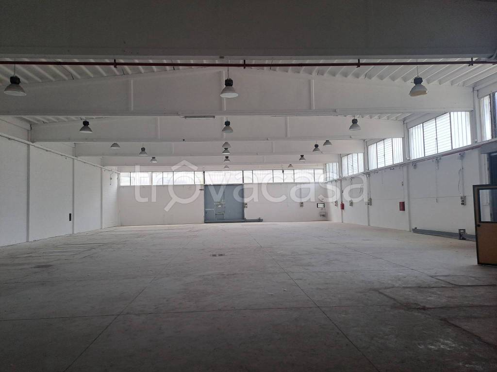 locale commerciale in affitto a Segrate