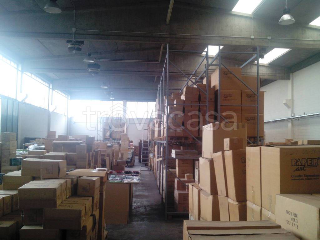 locale commerciale in affitto a Segrate