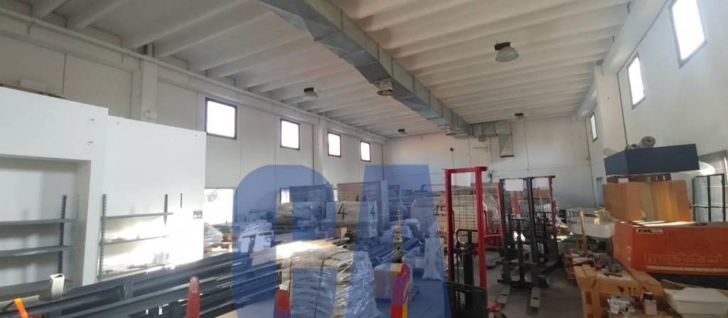 locale commerciale in affitto a Segrate