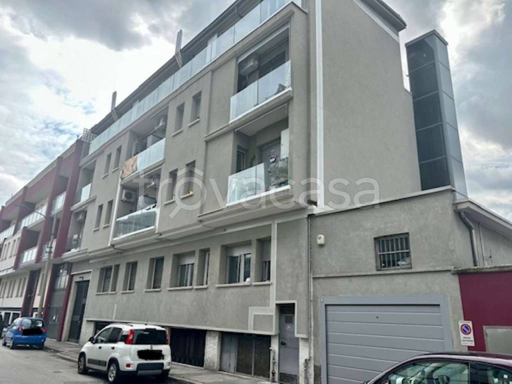 appartamento in affitto a Segrate in zona Novegro