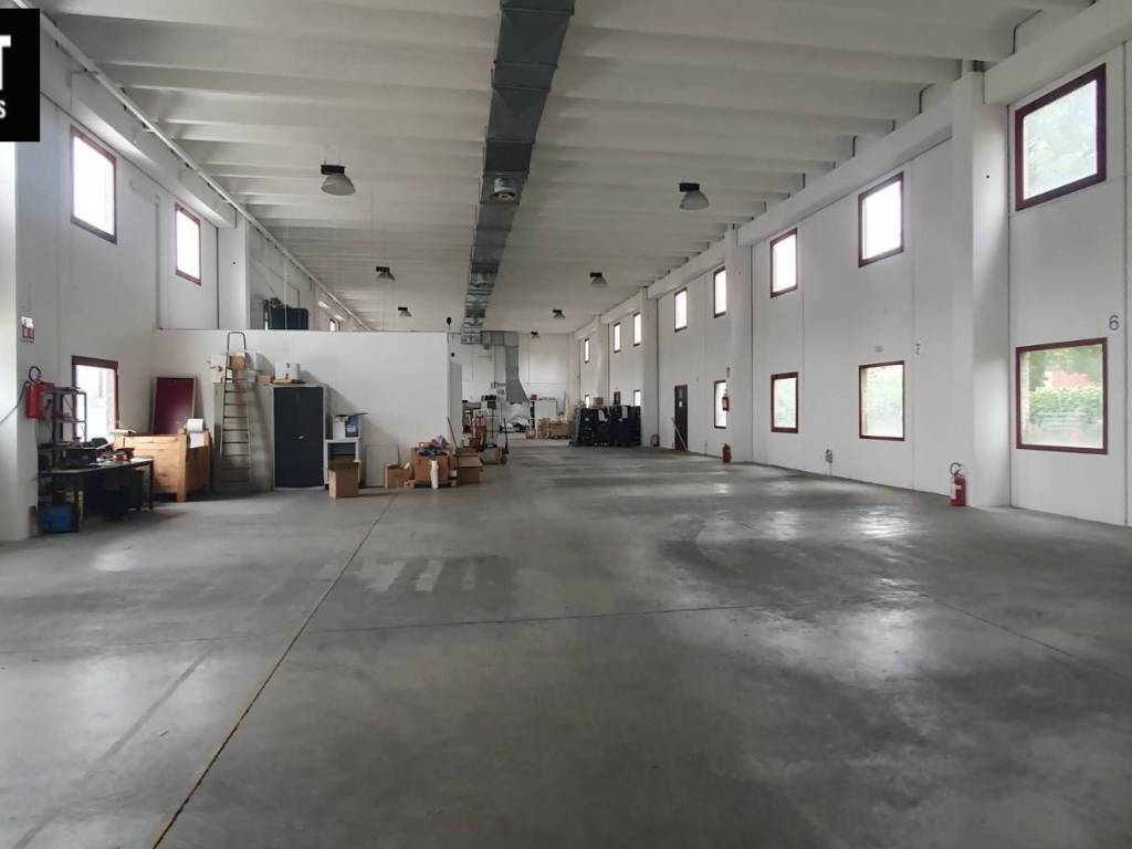 capannone in affitto a Segrate in zona Novegro