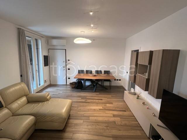 appartamento in affitto a Segrate in zona Redecesio