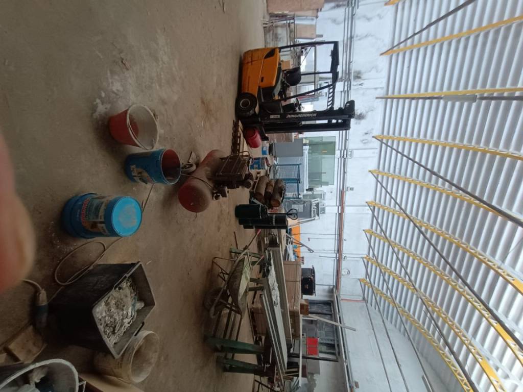 locale commerciale in affitto a Segrate in zona Novegro