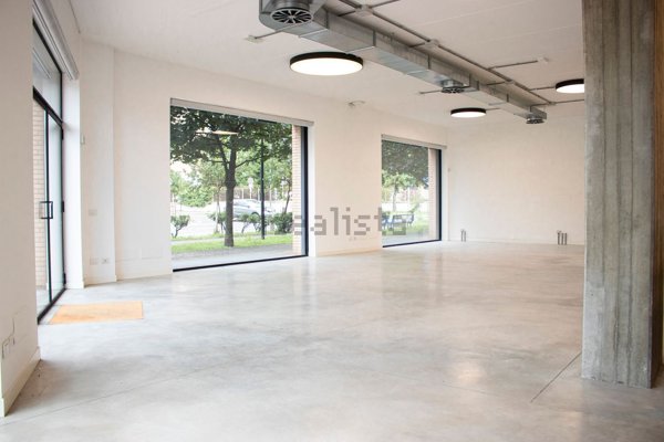 negozio in affitto a Segrate