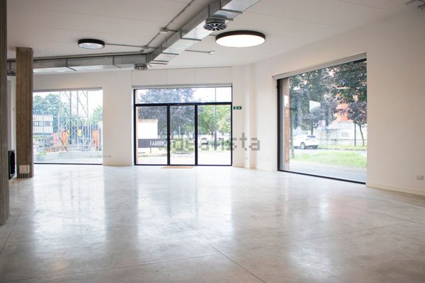 negozio in affitto a Segrate