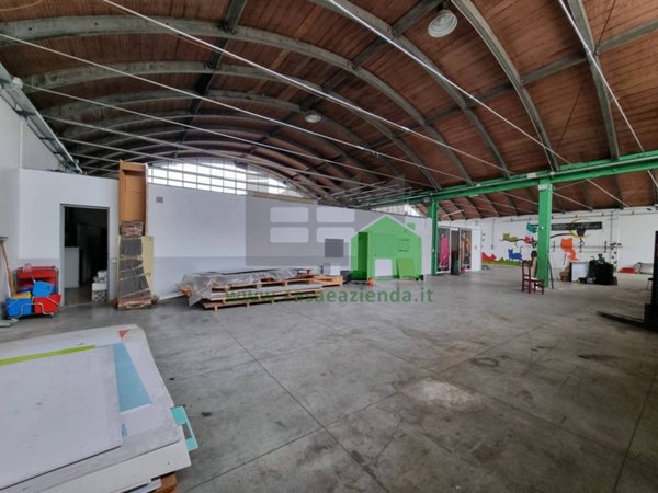 locale commerciale in affitto a Segrate