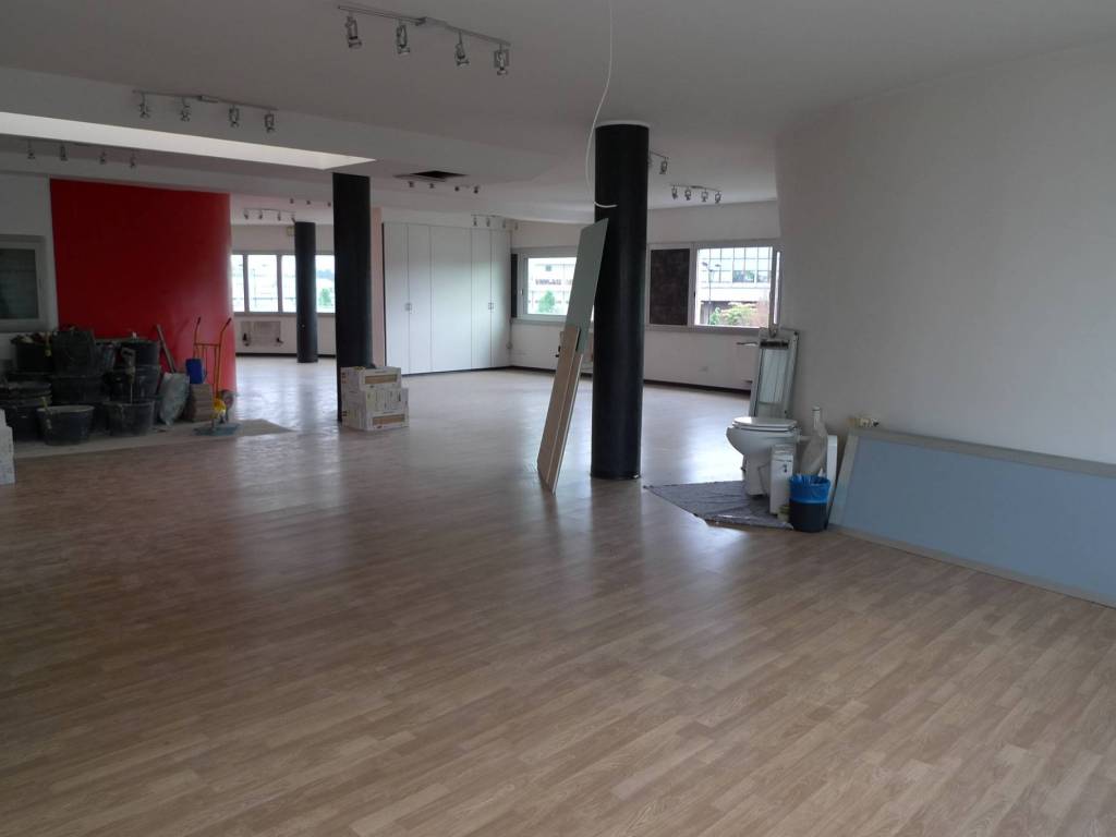 ufficio in affitto a Segrate in zona Redecesio