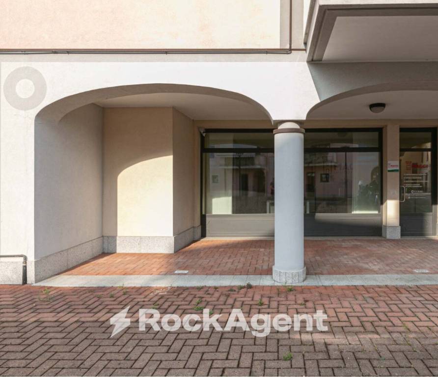 negozio in affitto a Segrate in zona Rovagnasco