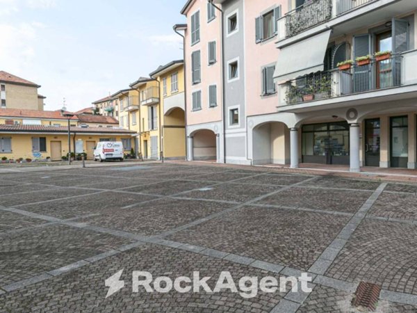 negozio in affitto a Segrate in zona Rovagnasco