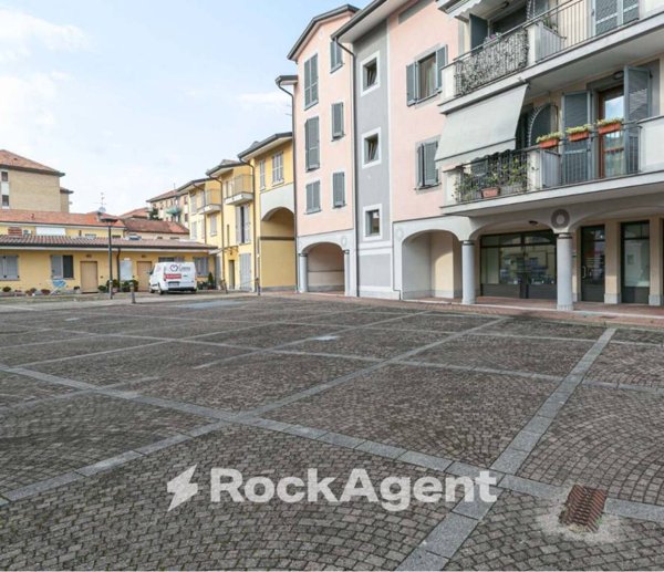 negozio in affitto a Segrate in zona Rovagnasco